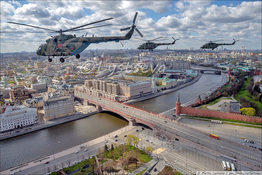 Москва изнутри вертолёта на репетиции Парада